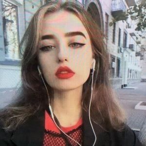 Meet your Posher, Lydia